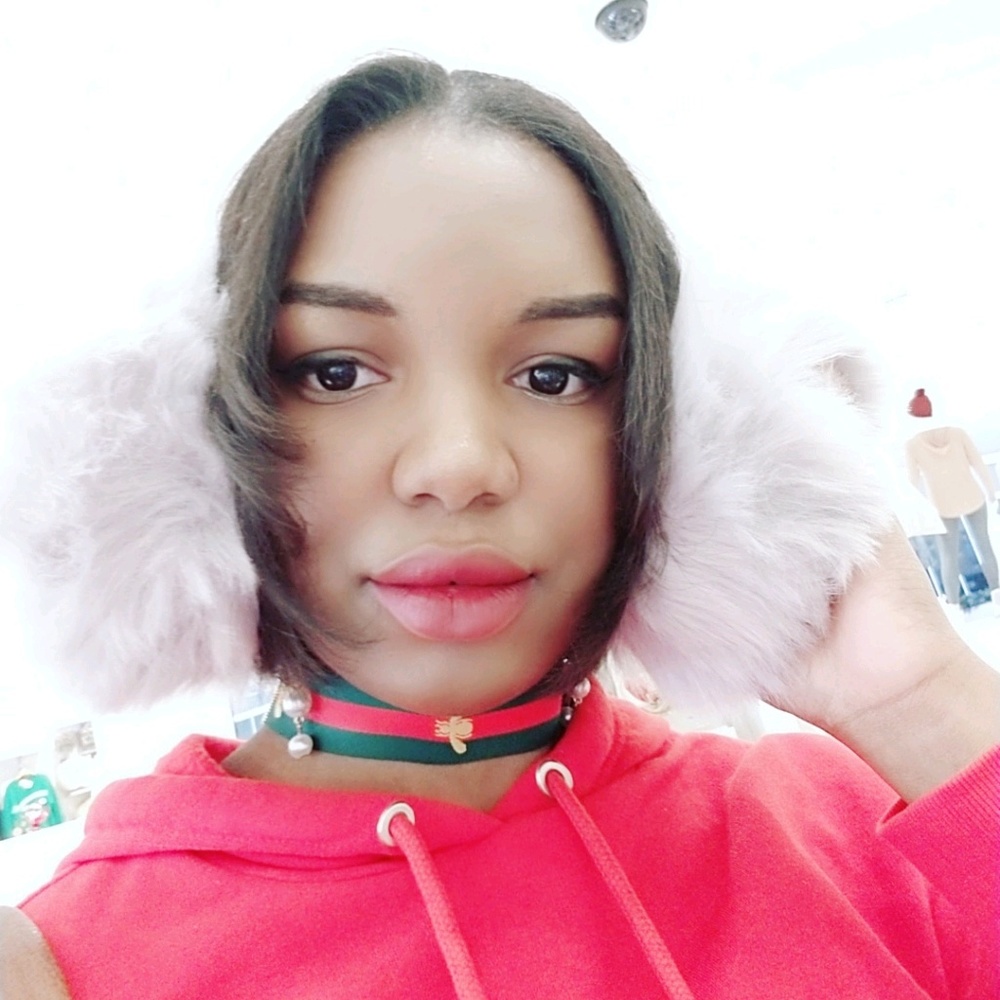 Meet your Posher, Nicole